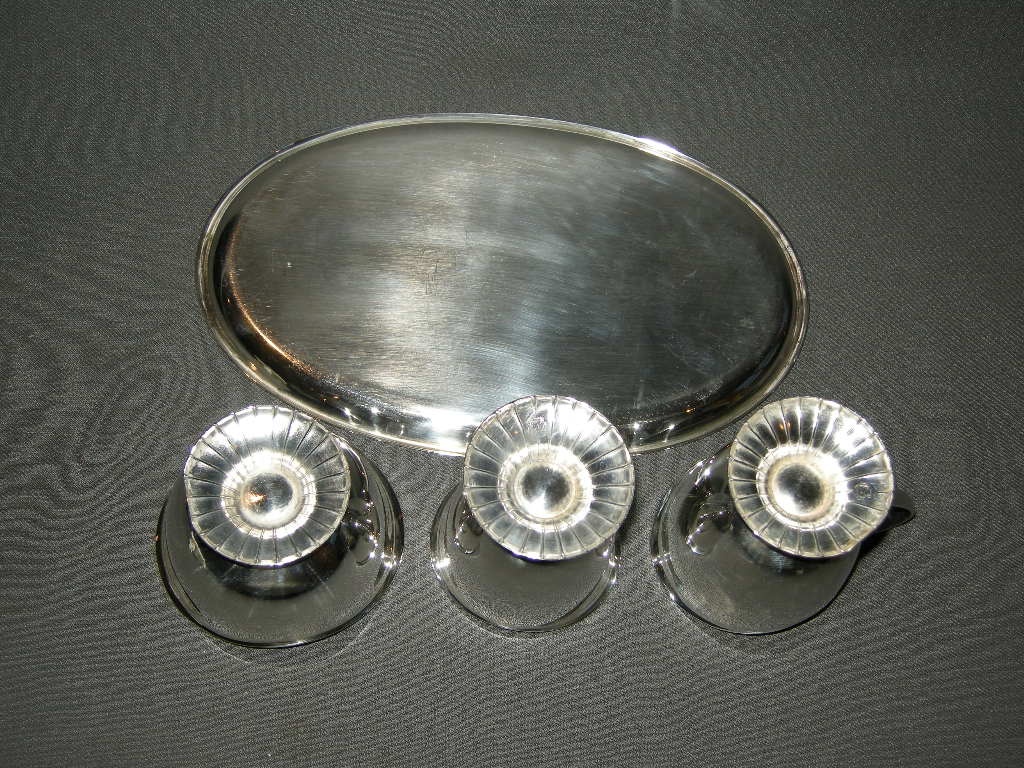 Verzilverde accessoires 004. 4-delig roomstel van D.E.