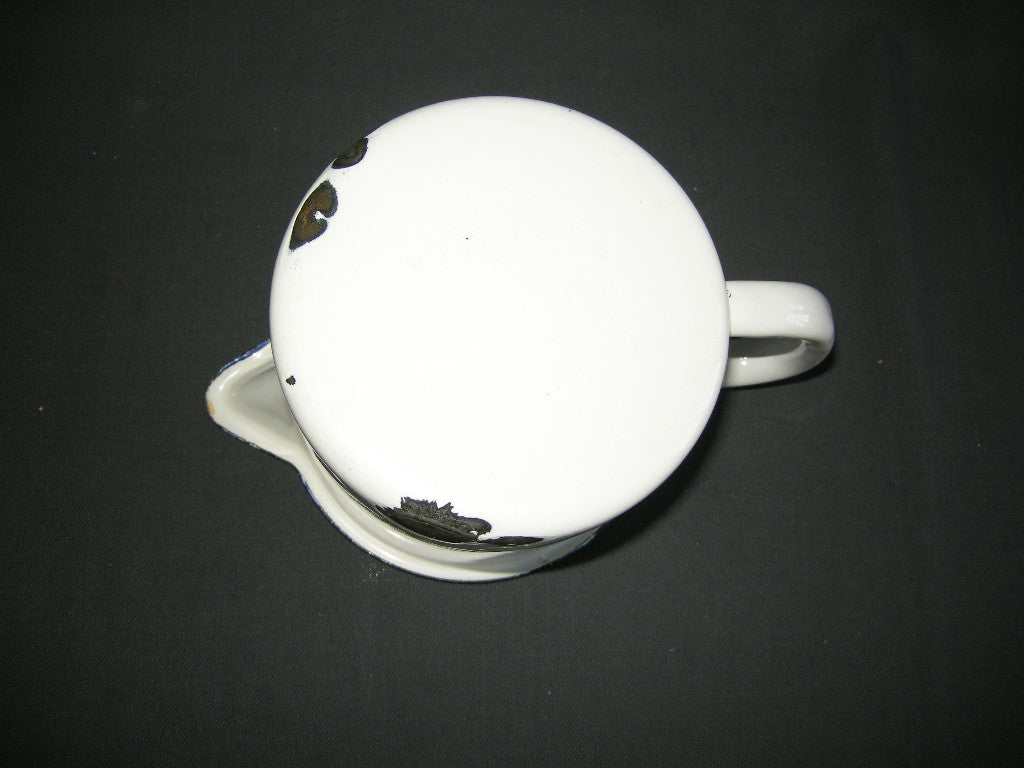 emaille wit 004. maatbeker / schenkkan