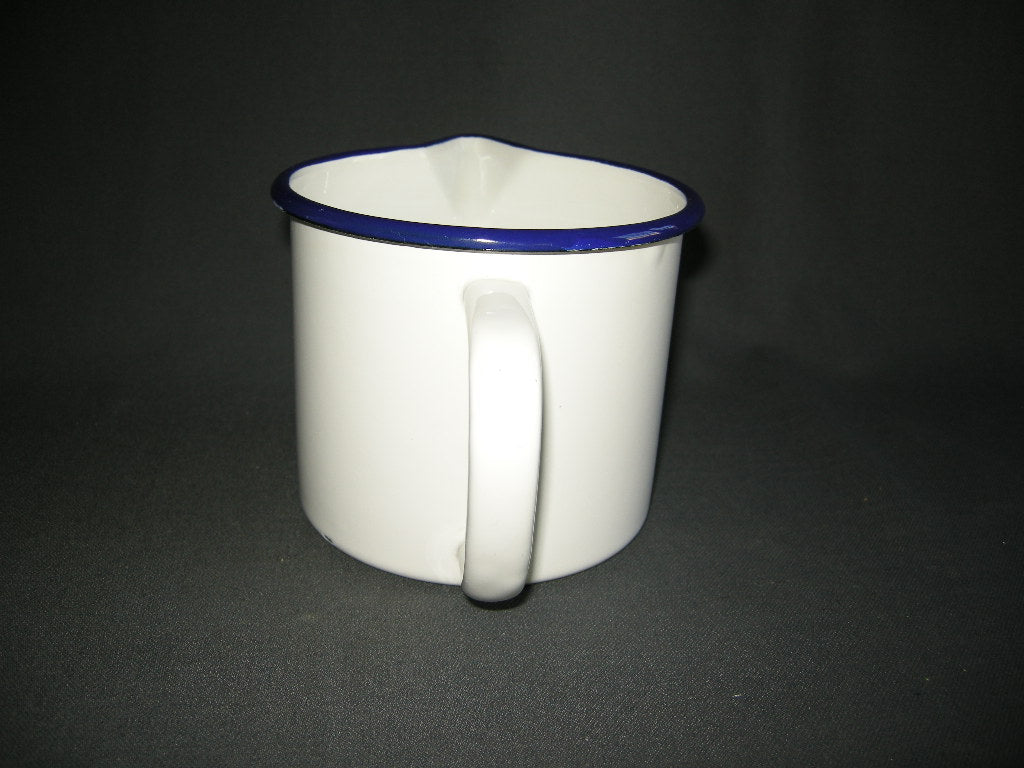 emaille wit 004. maatbeker / schenkkan