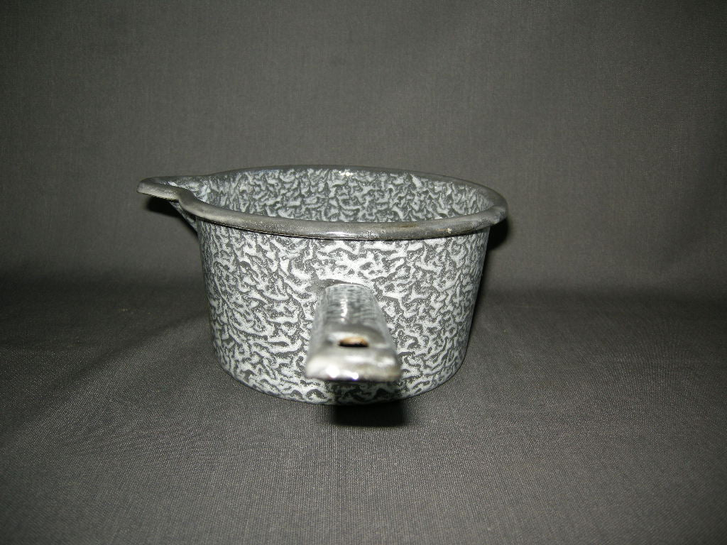 emaille grijs gewolkt 004. steelpan O17,5 cm.