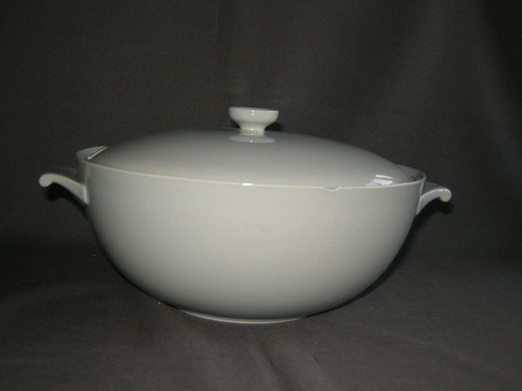 Petrus Regout / Royal Sphinx pastel greyhound 005. soepterrine met beschadiging