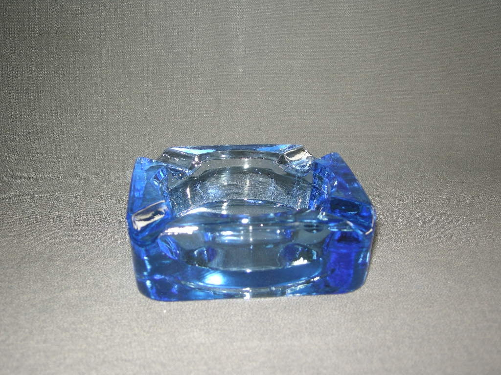 glas - kristal lichtblauw glas 005. asbak