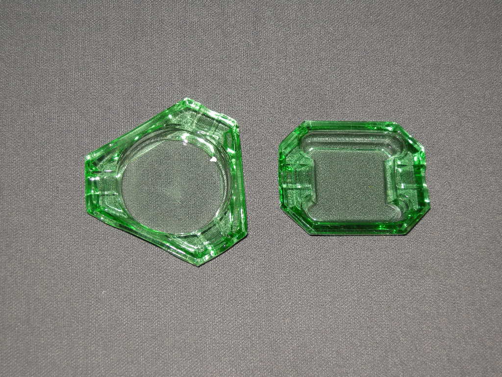 glas - kristal annagroen 005. 2 asbakjes