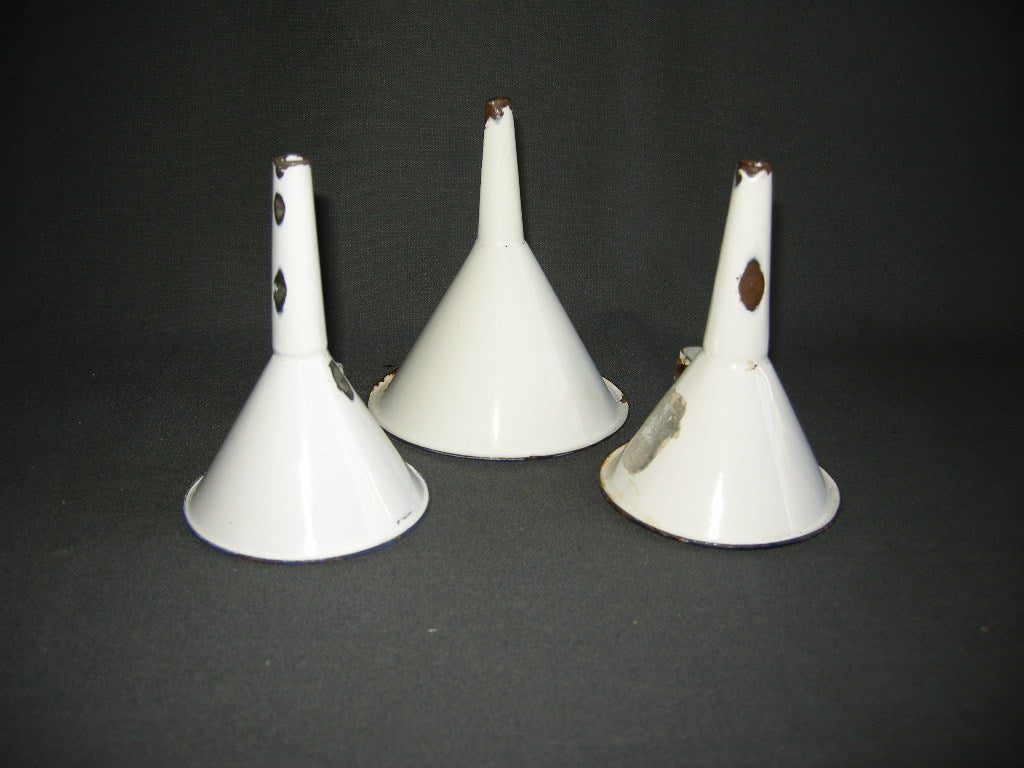 emaille wit 005. trechters