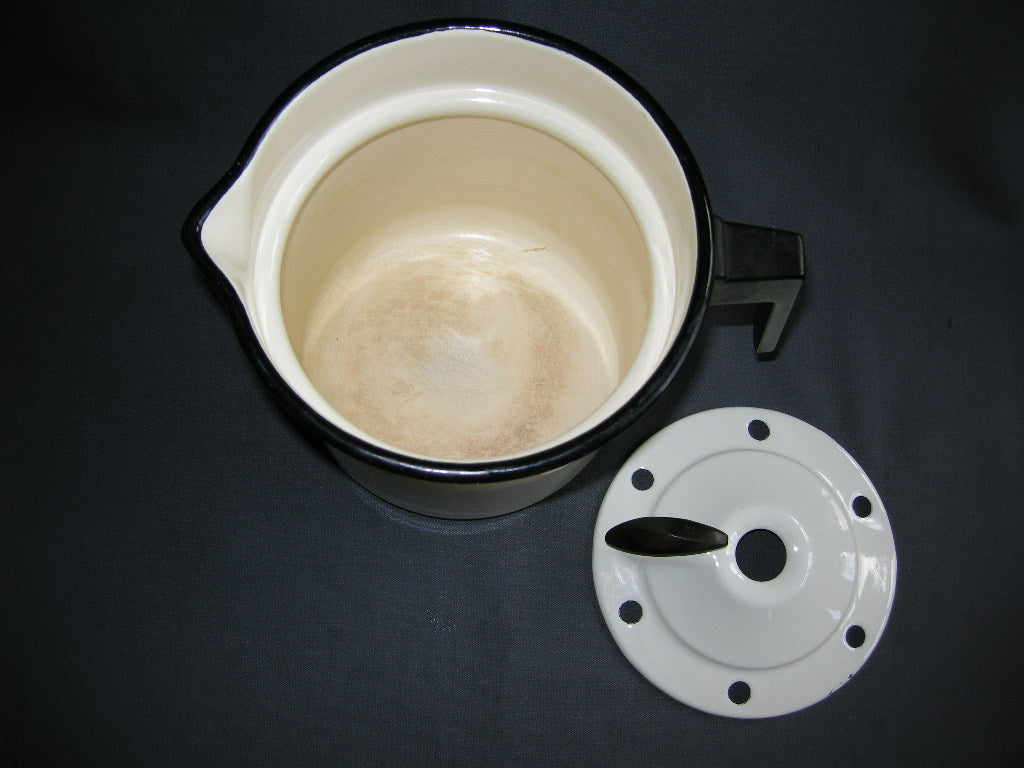 emaille crème 005. melkkoker / aardappelkoker