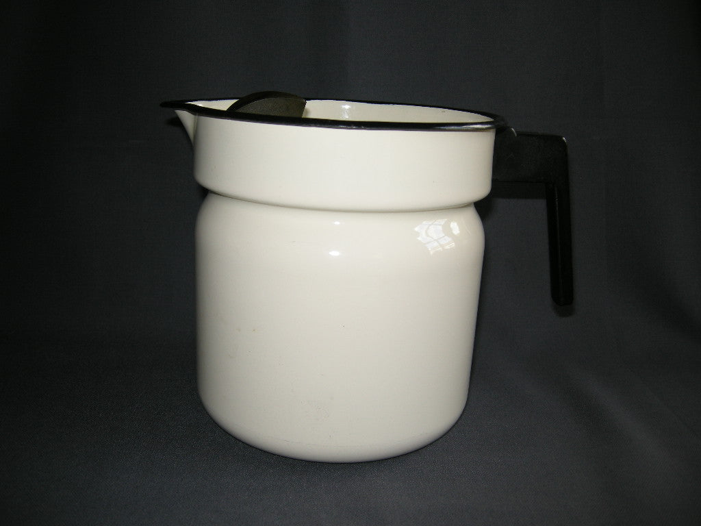 emaille crème 005. melkkoker / aardappelkoker