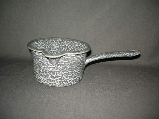 emaille grijs gewolkt 005. steelpan O15,5 cm.
