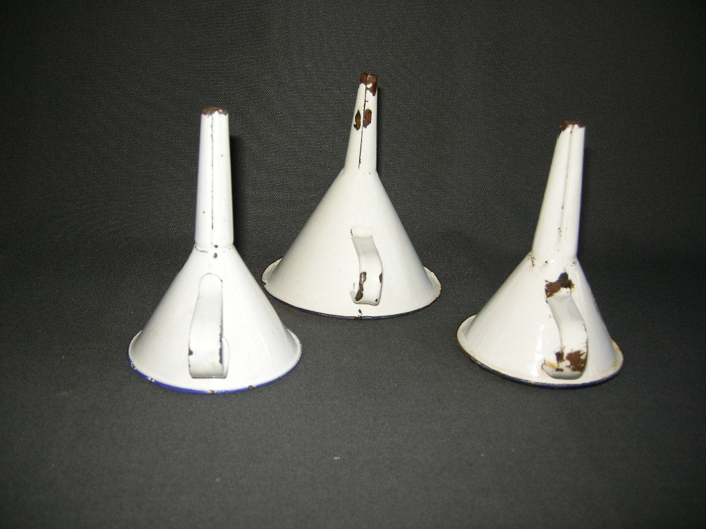 emaille wit 005. trechters