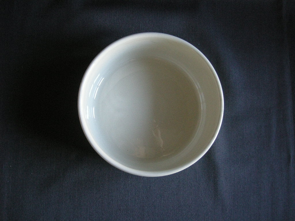 Petrus Regout parafeu geel 006. souffleschaal O16 cm.