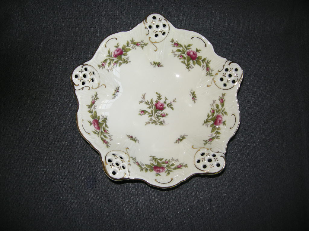 Rosenthal Moliere Moosrose 2984 006. bonbonschaaltje O20 cm.
