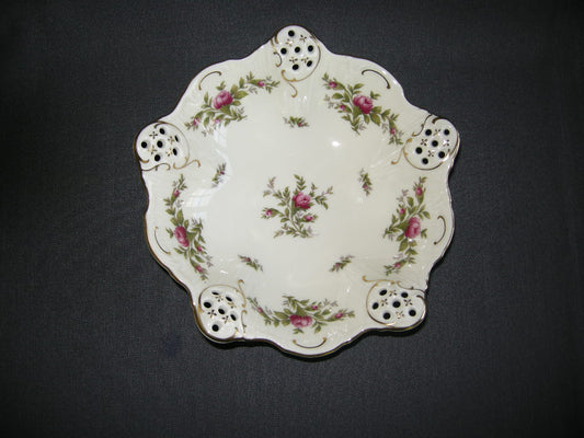 Rosenthal Moliere Moosrose 2984 006. bonbonschaaltje O20 cm.
