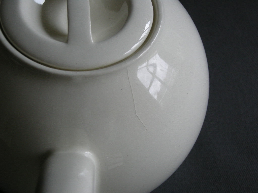 Royal Sphinx roomwit 006. theepot met beschadiging