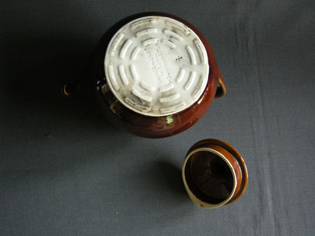 Villeroy & Boch bruin 006. theepot nr. 4