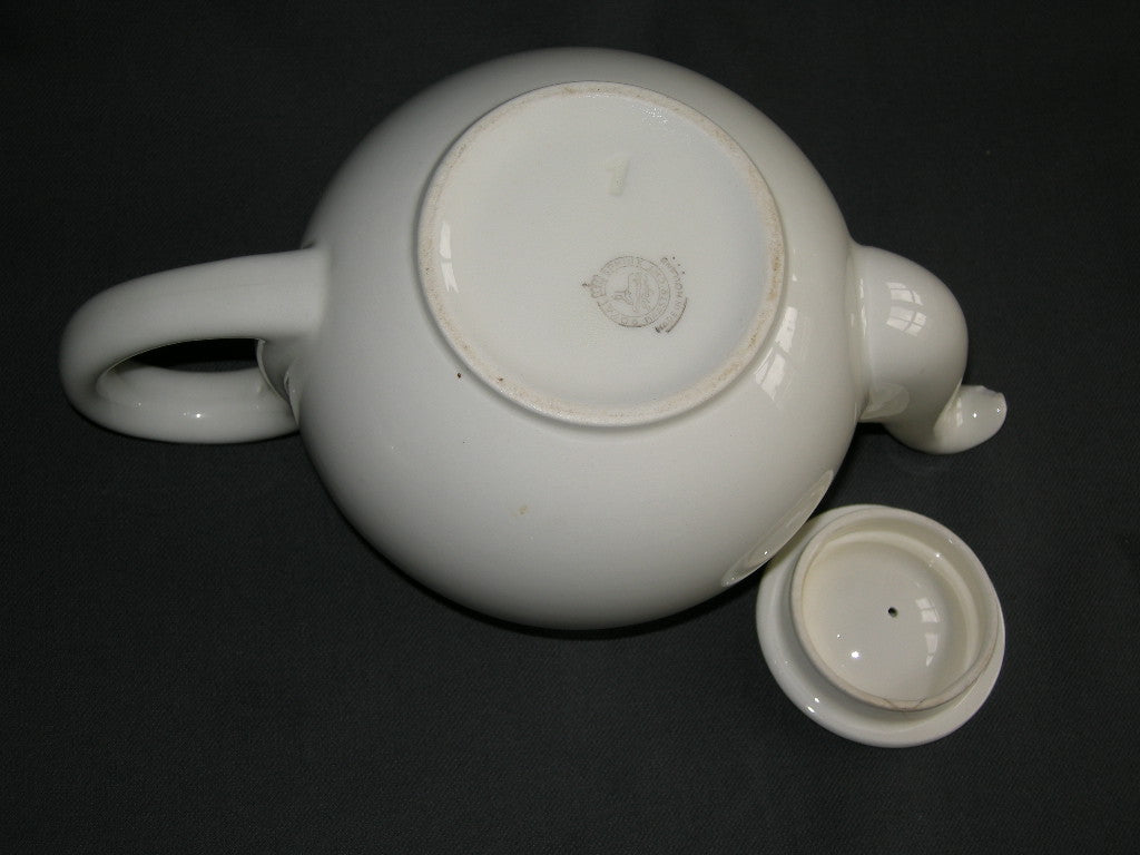 Royal Sphinx roomwit 006. theepot met beschadiging