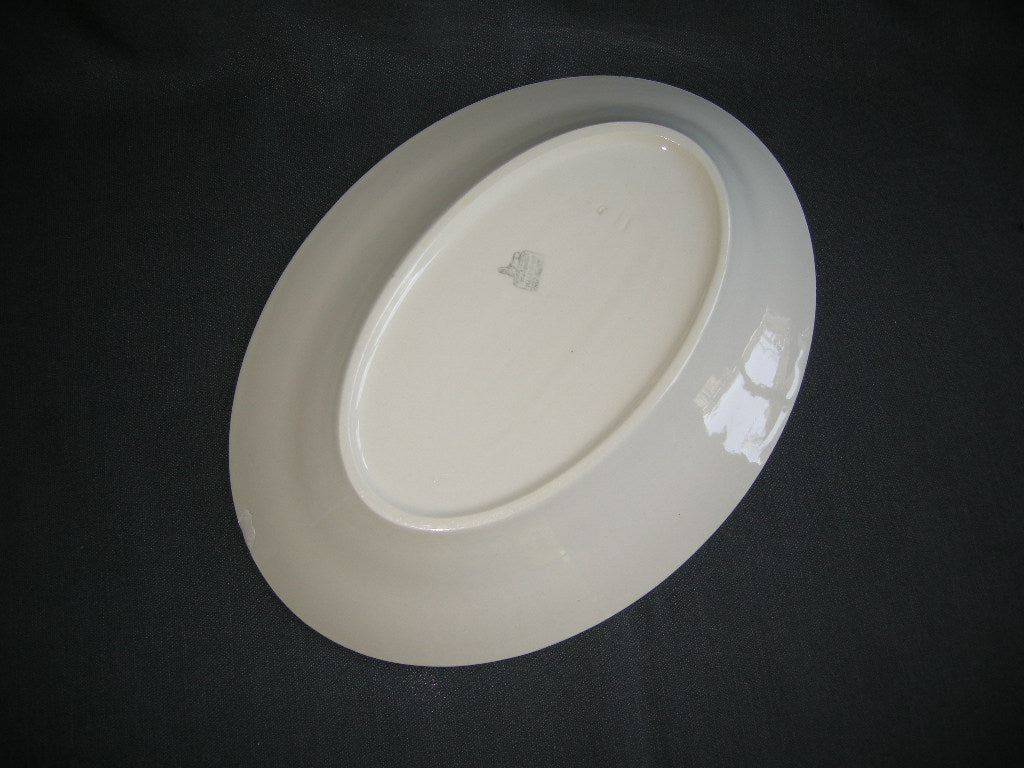 Petrus Regout roomwit 006. vleesschaal 31,5 x 22,5 x 4 cm.