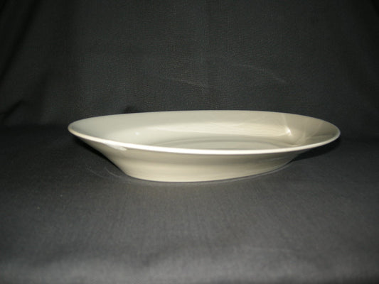 Petrus Regout roomwit 006. vleesschaal 31,5 x 22,5 x 4 cm.