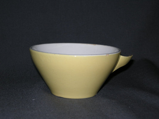 Petrus Regout / Royal Sphinx pastel okergeel 006. soepschaaltje