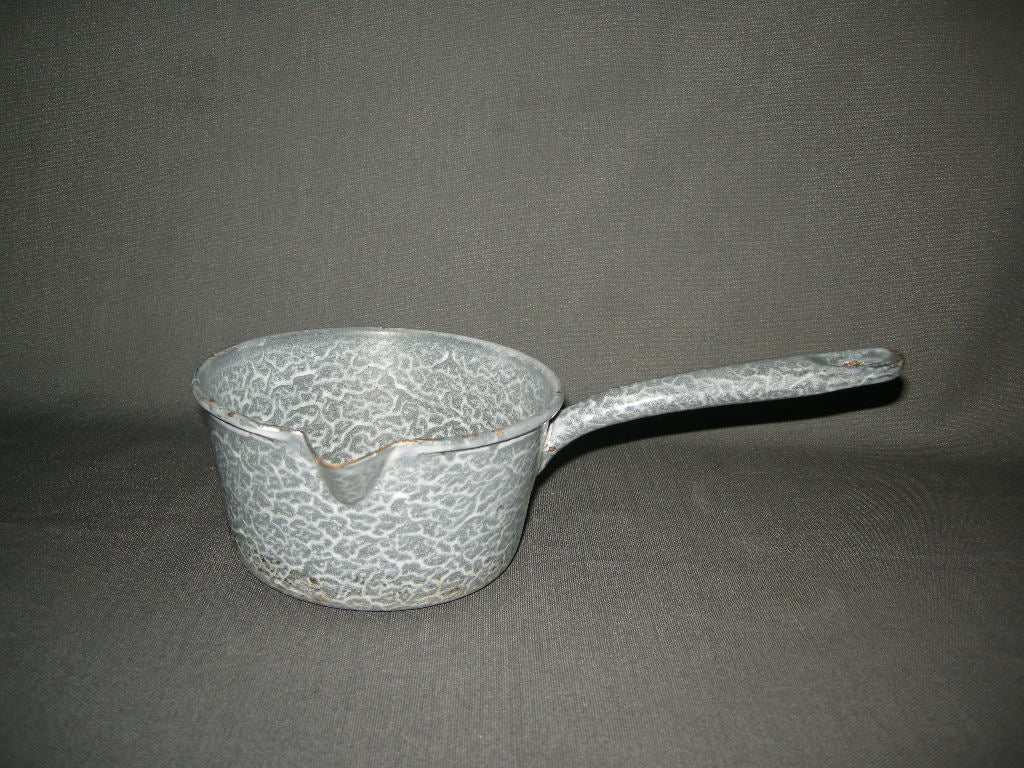 emaille grijs gewolkt 006. steelpan O14,5 cm.