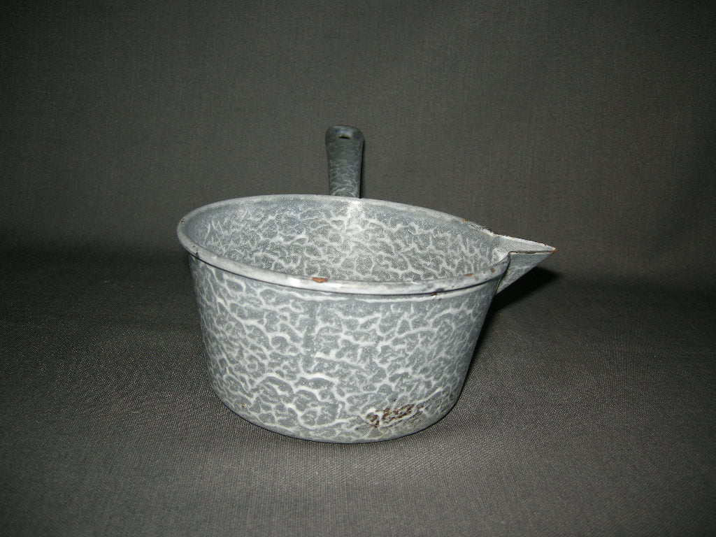emaille grijs gewolkt 006. steelpan O14,5 cm.