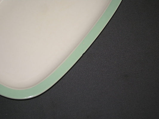 Petrus Regout / Royal Sphinx pastel groen 007. vleesschaaltje met beschadiging