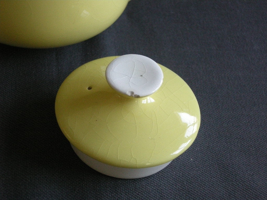 Petrus Regout / Royal Sphinx fel geel 007. theepotje Utrecht 0,40 ltr.