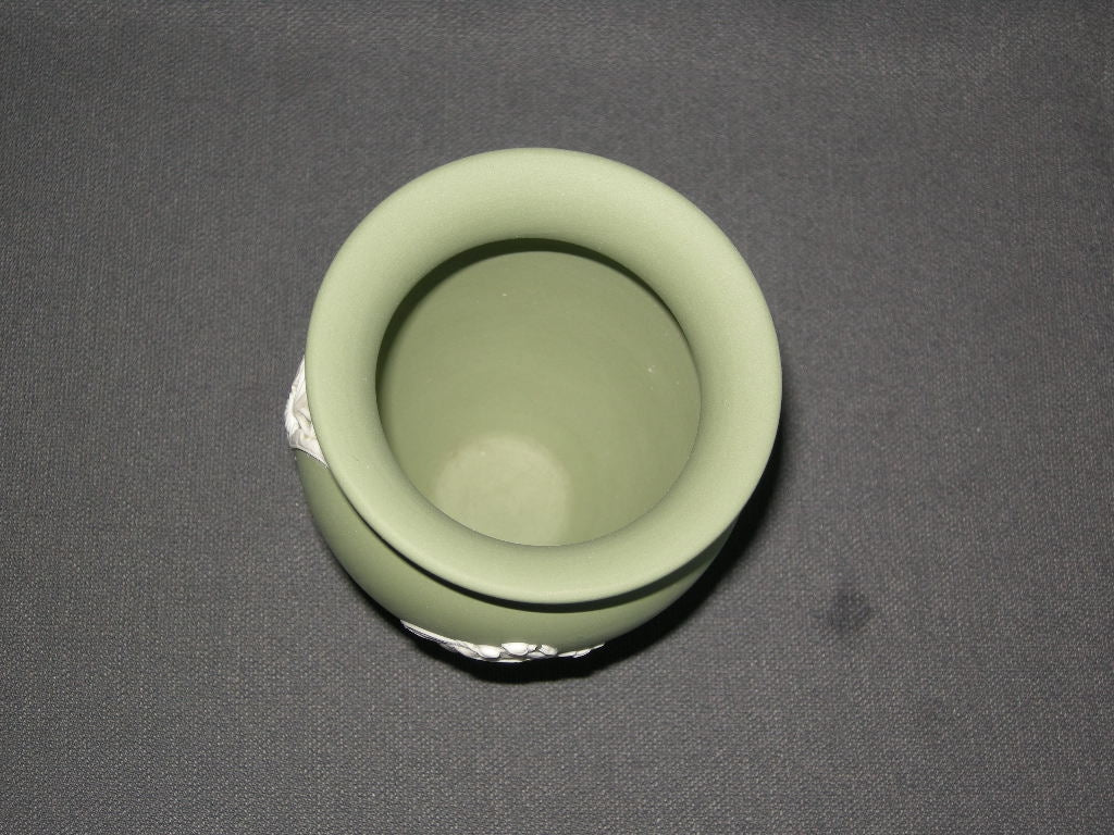 Wedgwood Jasperware groen 007. vaasje