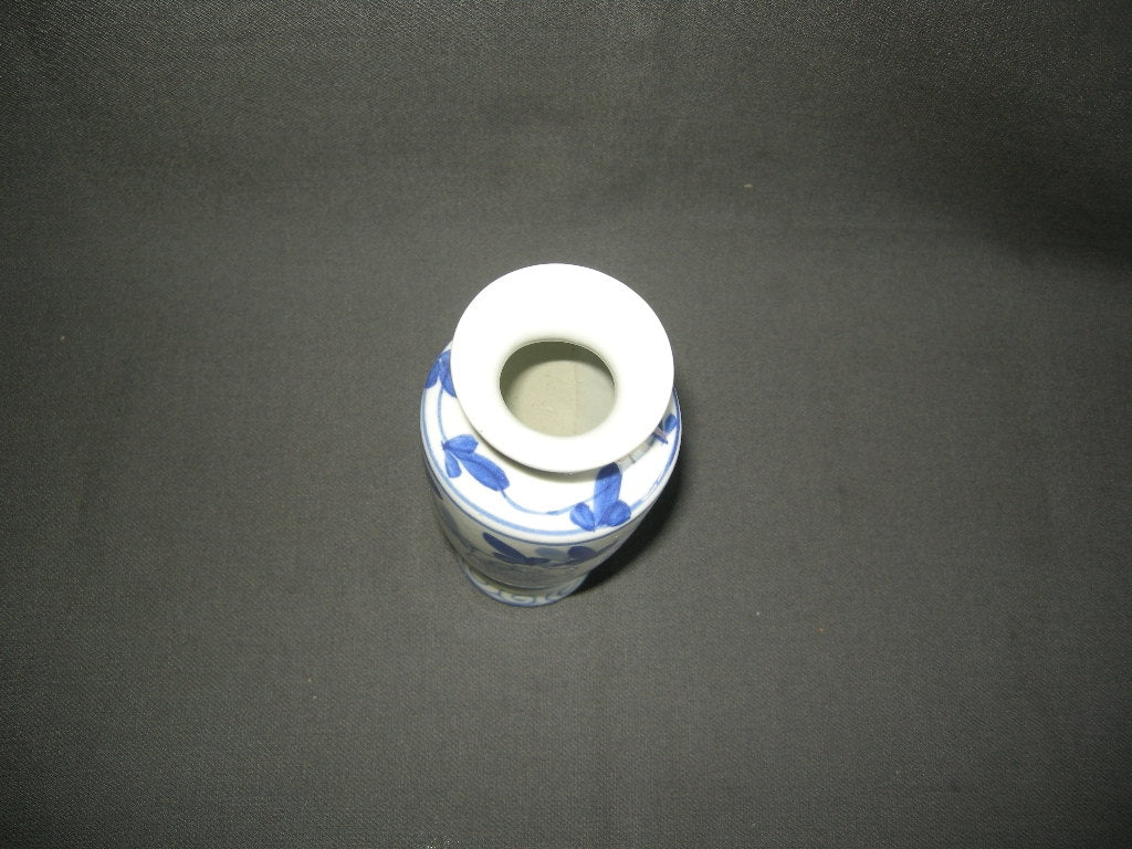 diverse serviesdelen 007. vaasje wit - blauw