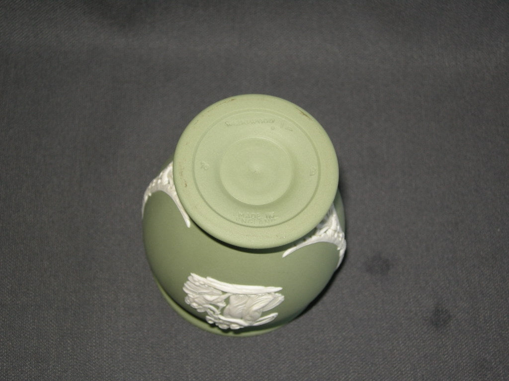 Wedgwood Jasperware groen 007. vaasje