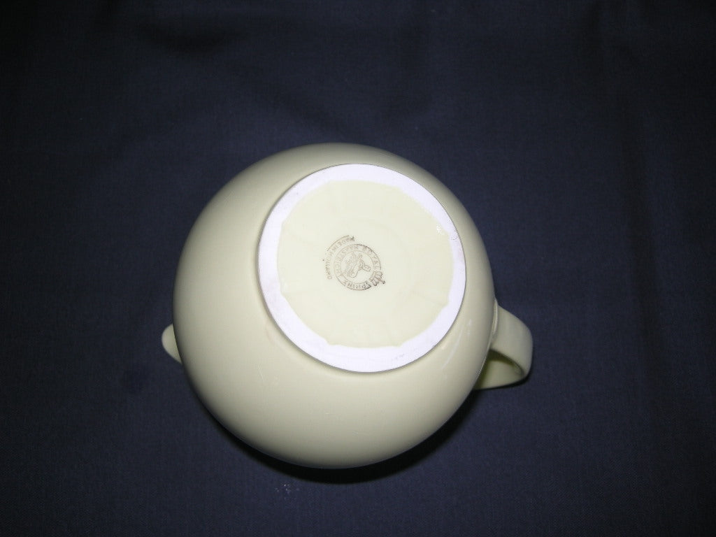 Petrus Regout / Royal Sphinx pastel geel 007. schenkkan