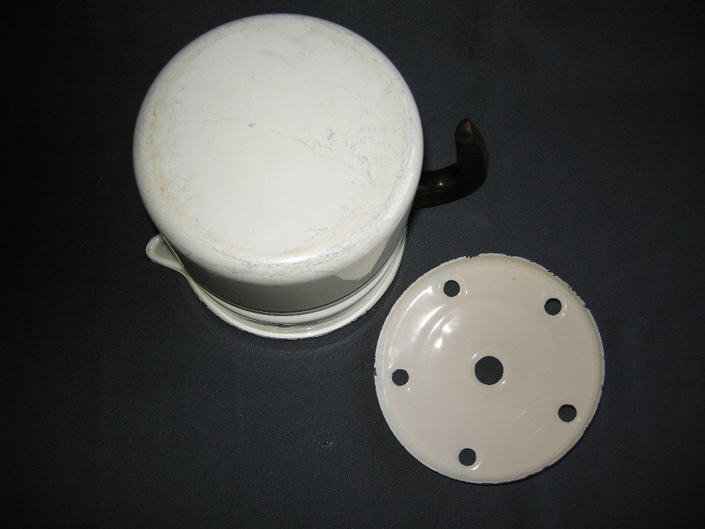 emaille crème 007. melkkoker / aardappelkoker
