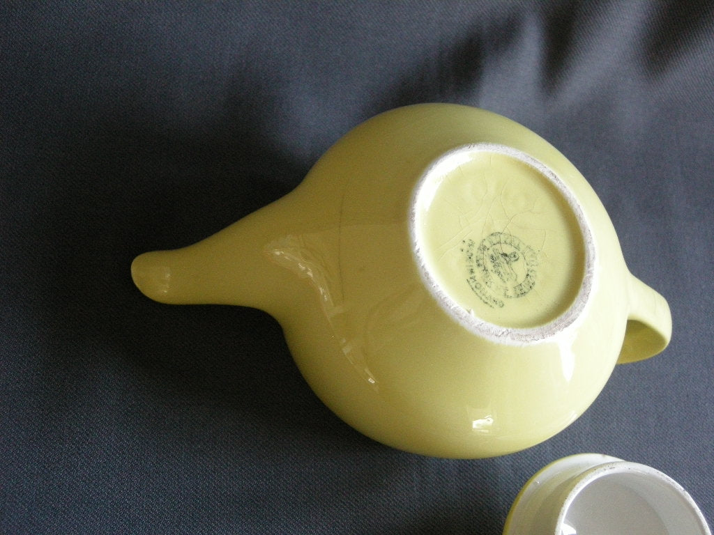 Petrus Regout / Royal Sphinx fel geel 007. theepotje Utrecht 0,40 ltr.