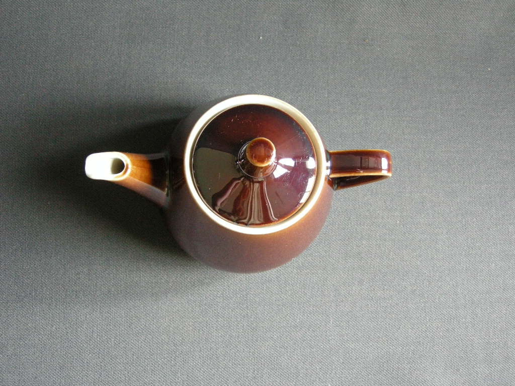 Villeroy & Boch bruin 007. theepot nr. 6