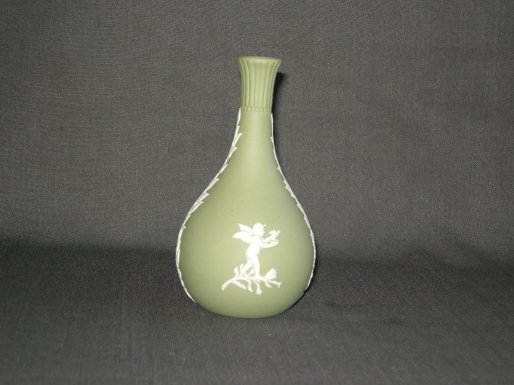 Wedgwood Jasperware groen 008. vaasje