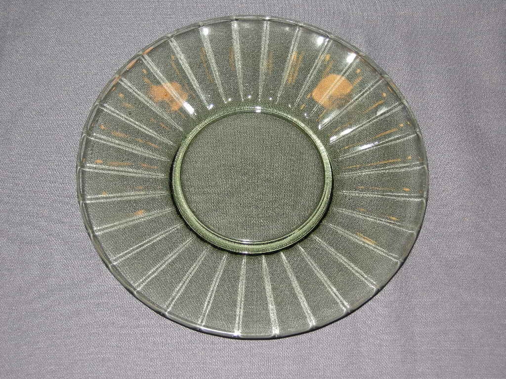 glas - kristal donkergroen 008. bord O20 cm.