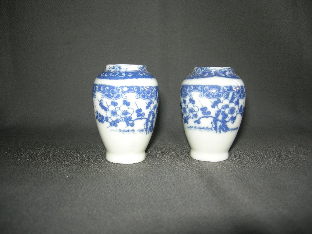 diverse serviesdelen 008. 2 vaasjes wit - blauw