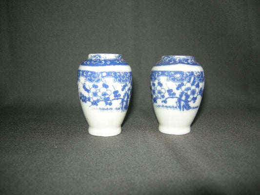 diverse serviesdelen 008. 2 vaasjes wit - blauw