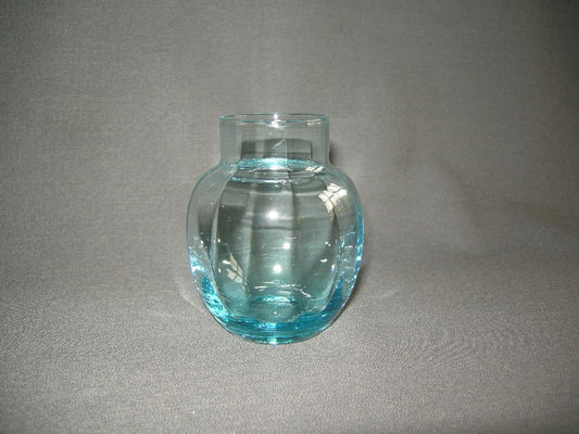 glas - kristal lichtblauw glas 008. vaasje