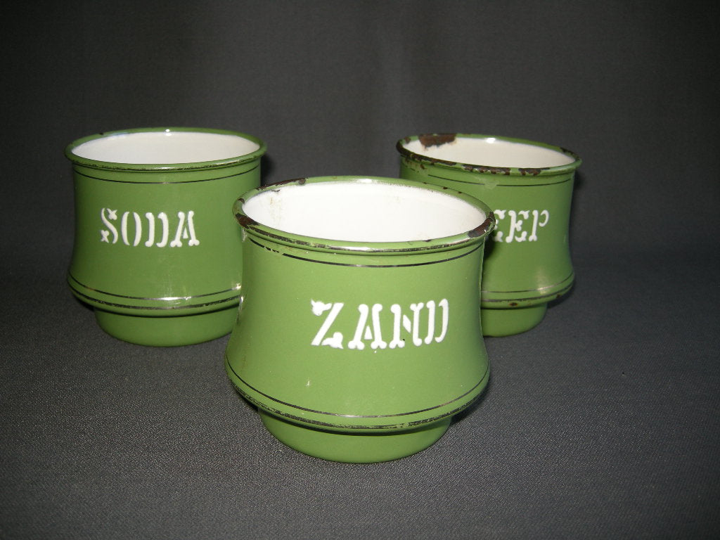 emaille resedagroen 008. wandrekje met zand - zeep - soda