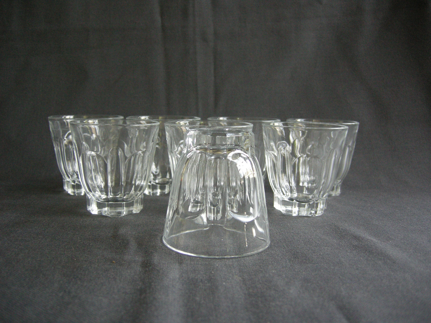 glas - kristal diverse glazen 009. 8 kleine glaasjes
