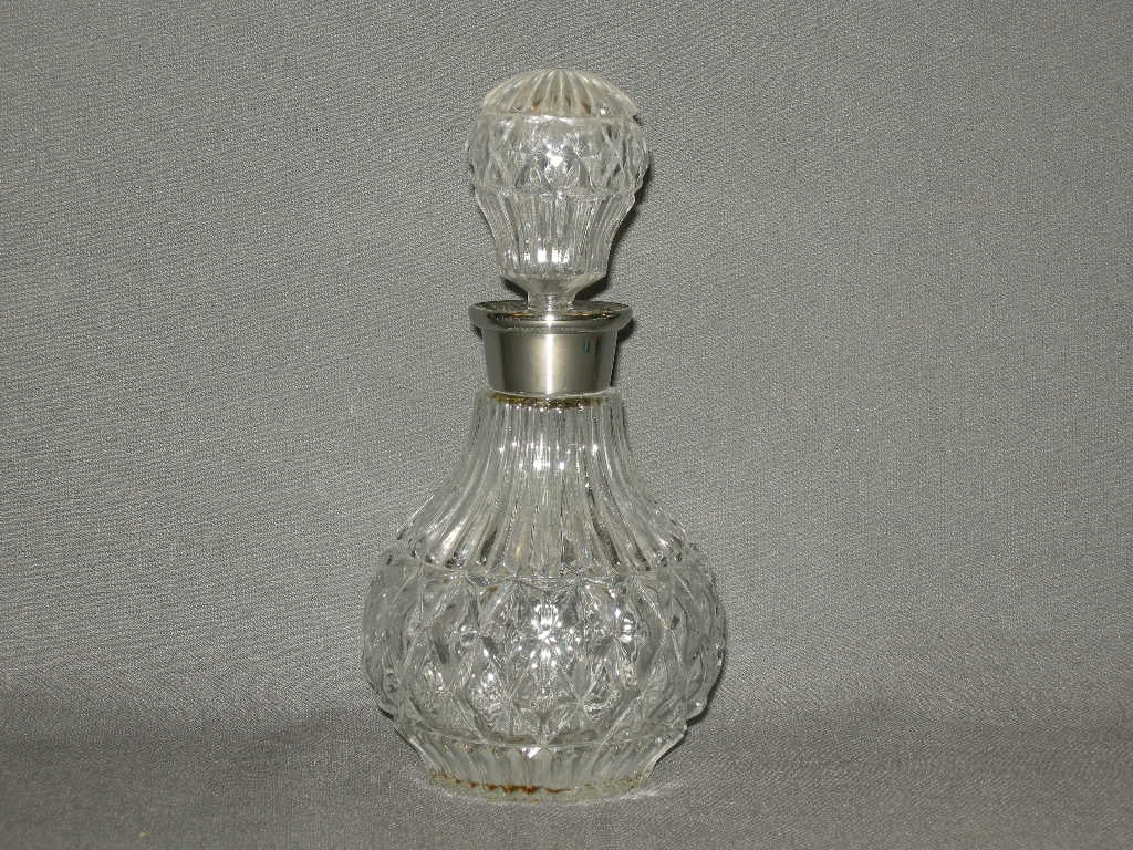 Gebruikt glas / kristal karafje rond bol rvs hals