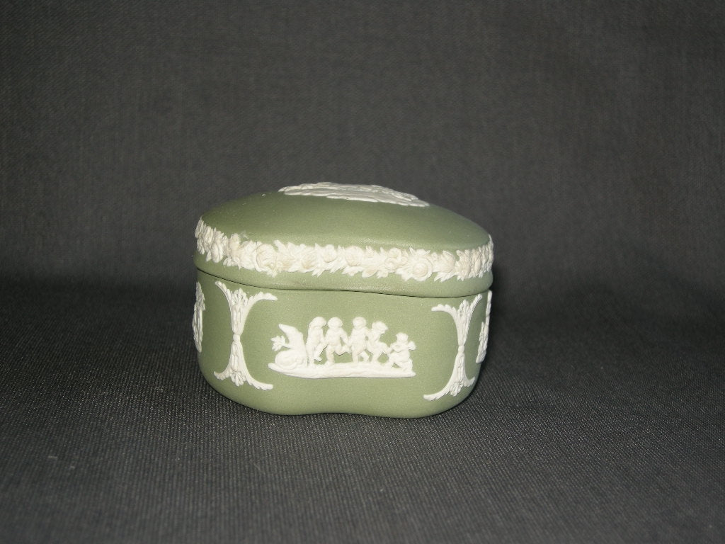 Wedgwood Jasperware groen 009. dekseldoosje