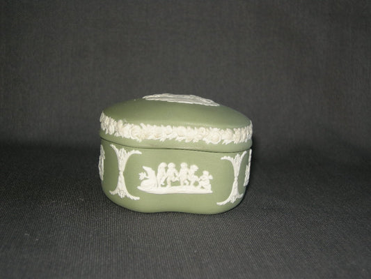 Wedgwood Jasperware groen 009. dekseldoosje