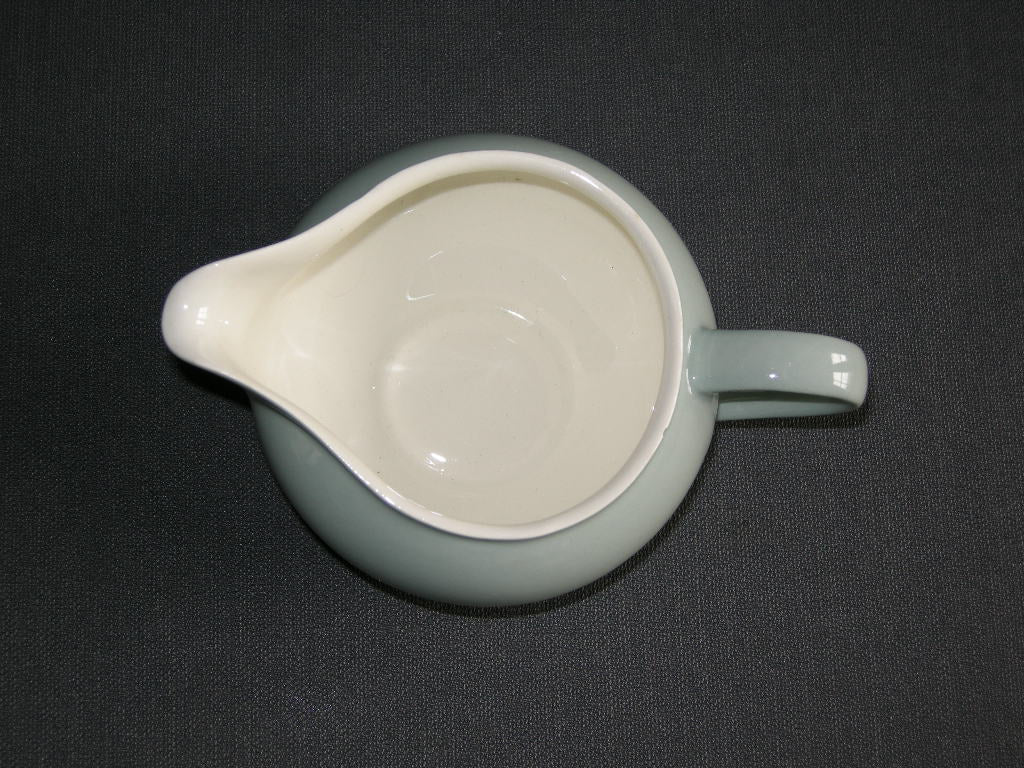 Petrus Regout pastel celadon 009. melkkannetje