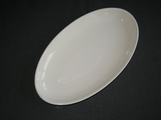 Petrus Regout roomwit 009. vleesschaaltje 24 x 13,5 x 2,5 cm.