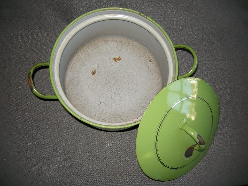 emaille resedagroen 009. pan doorsnee 23 cm.