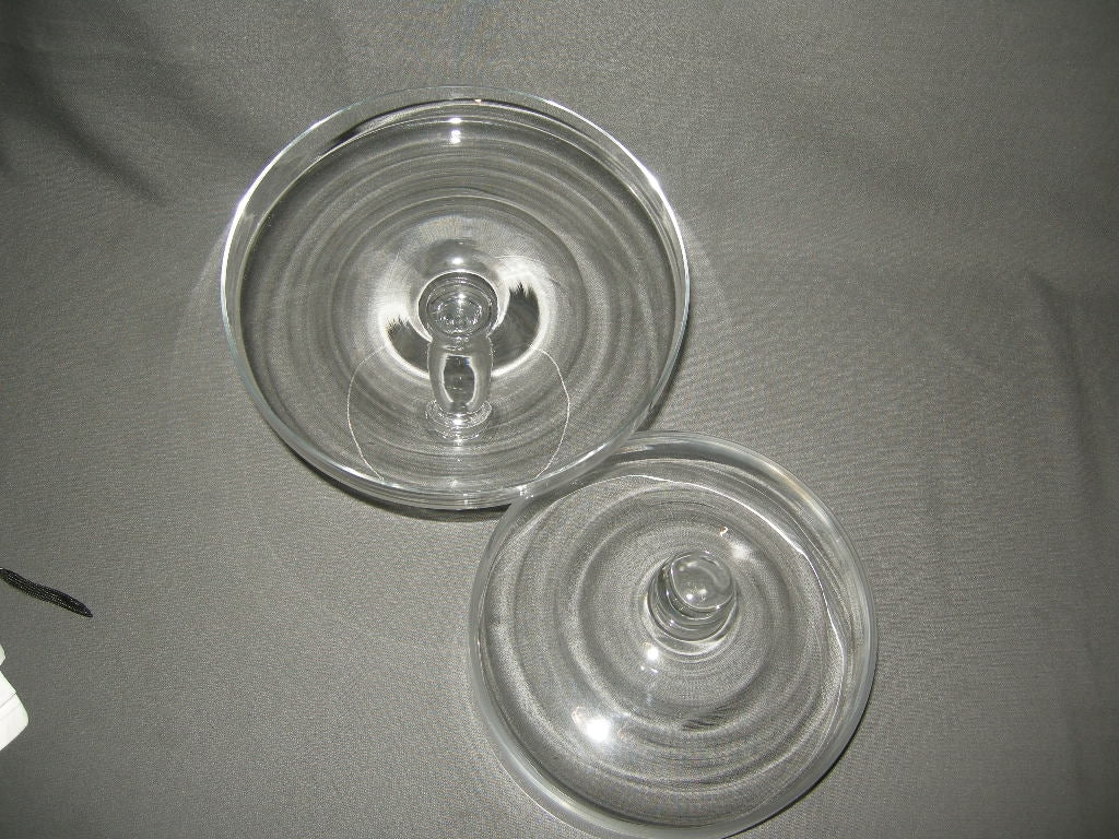 Gebruikt glas - kristal stolpen en schalen met stolp 010. hoge schaal met stolp