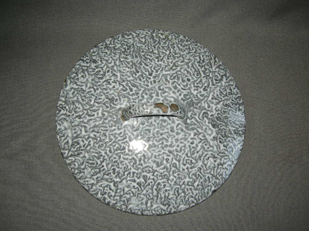 emaille grijs gewolkt 010. deksel O23,5 cm.