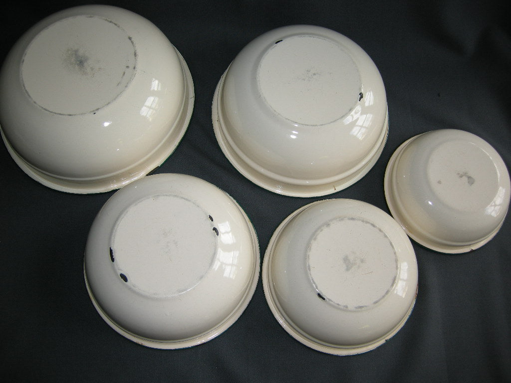 emaille crème 010. 5-delige schalenset