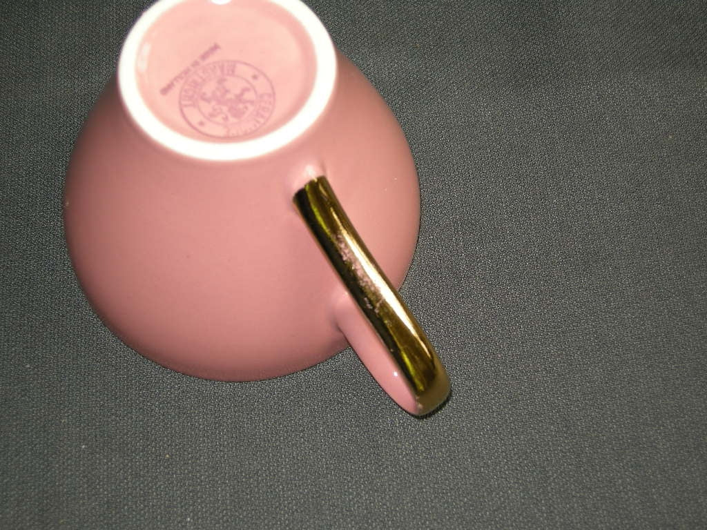 Petrus Regout / Royal Sphinx pastel rose 011. kop & schotel met goudkleurige rand