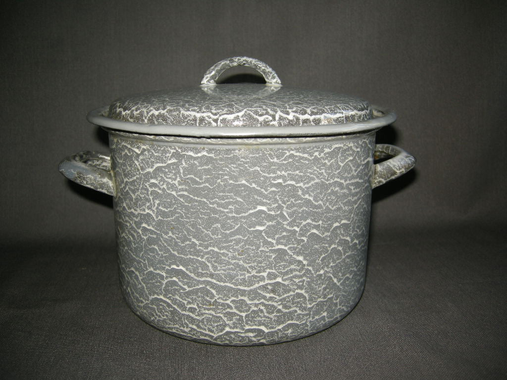 emaille grijs gewolkt 012. pan O21 cm.